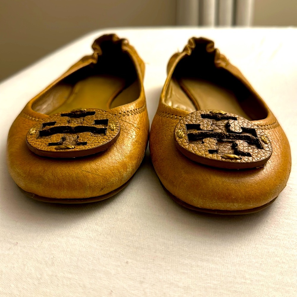 Pre-owned: Tory Burch Reva Flats - Tan Size 9